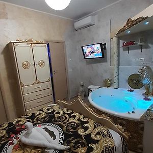 Camera con letto king size